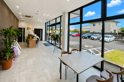 静岡池田店はきれいな店内が自慢です！明るく開放的な店内でゆっくりくつろぎながらお住まいについてご検討いただけます。